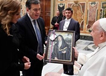 Zamora y Claudia Ledesma Abdala arribaron a Roma y estuvieron con el Papa Francisco para participar de la canonización de Mamá Antula