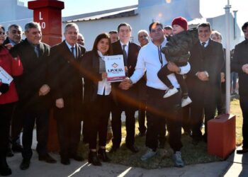 El Gobernador inauguró obras y entregó viviendas sociales en Estación Zanjón