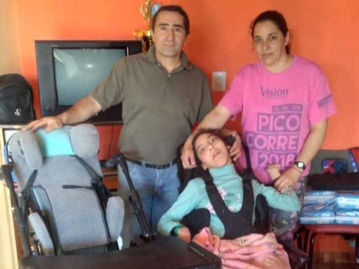 Un vecino de Los Telares realizó un acto de solidaridad para una joven que no conocía