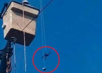 Córdoba: hallaron un dron con marihuana y cocaína entre unos cables de alta tensión