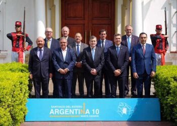 El gobernador Gerardo Zamora recibe a gobernadores del norte grande y a autoridades del BID.