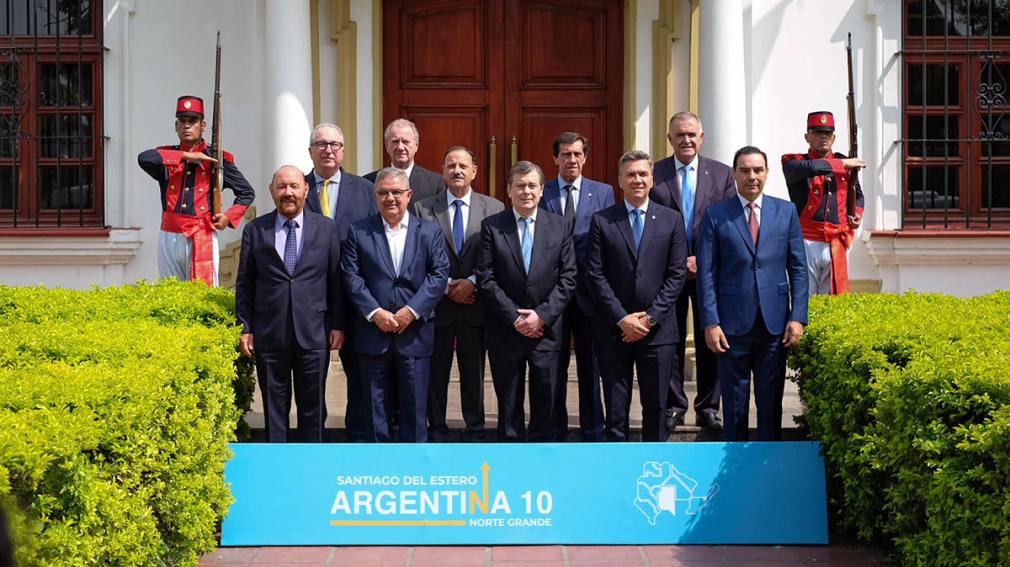 El gobernador Gerardo Zamora recibe a gobernadores del norte grande y a autoridades del BID.