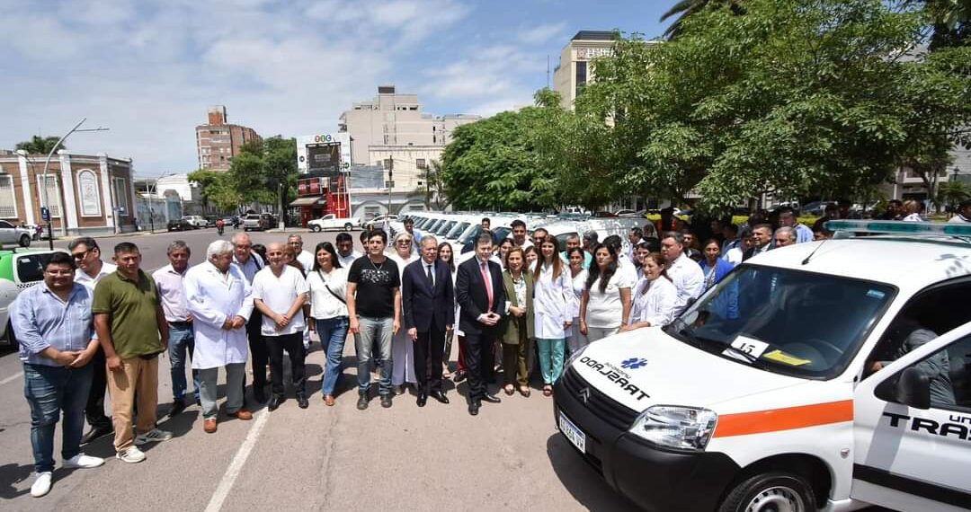 Zamora entregó 30 ambulancias a hospitales y puestos sanitarios del interior de la provincia
