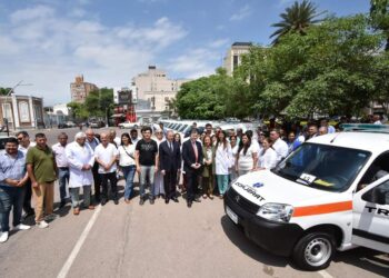 Zamora entregó 30 ambulancias a hospitales y puestos sanitarios del interior de la provincia