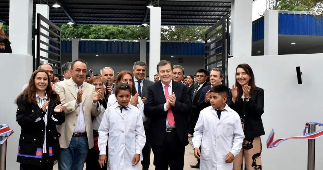 El Gobernador Gerardo Zamora entregó viviendas e inauguró obras educativas y culturales en el departamento Banda