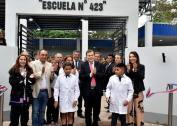 El Gobernador Gerardo Zamora entregó viviendas e inauguró obras educativas y culturales en el departamento Banda