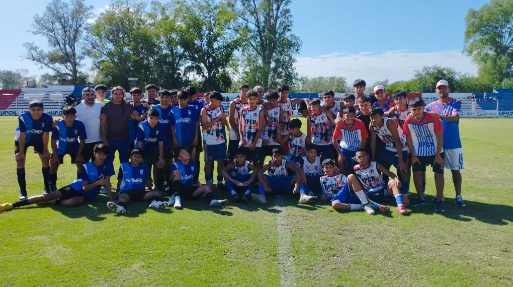Escuelita de fútbol «Fenómenos», de Los Telares, viajó a Capital para jugar con la 8ª División de Unión Santiago