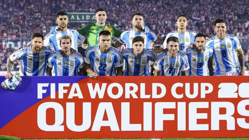 La Selección argentina no pudo con Paraguay y cayó 2-1
