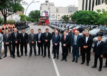 El Gobernador Gerardo Zamora entrego más de 100 vehículos a la fuerza policial entre camionetas, motos, bicis eléctricas y una lancha