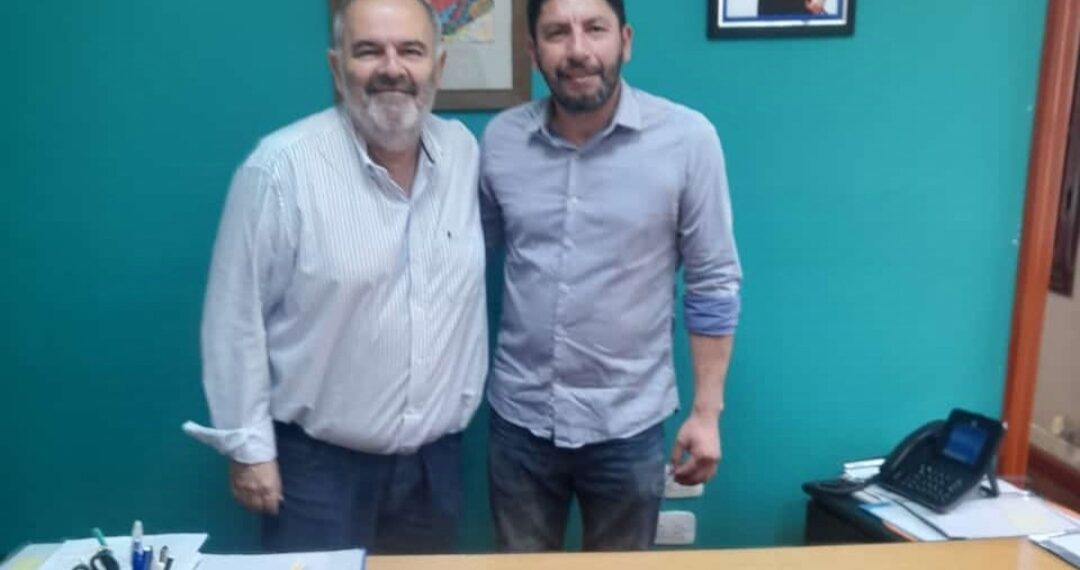 Chilca Juliana: Importante reunion entre el Comisionado y el Secretario de Obras Públicas