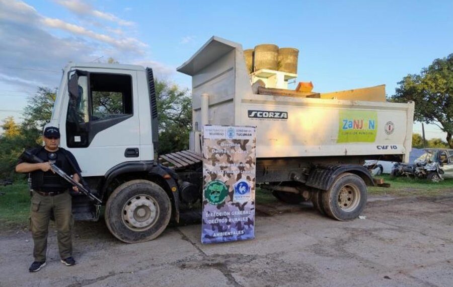 Empleado municipal y otros 5 santiagueños acusados de robar casa prefabricada en camión recolector