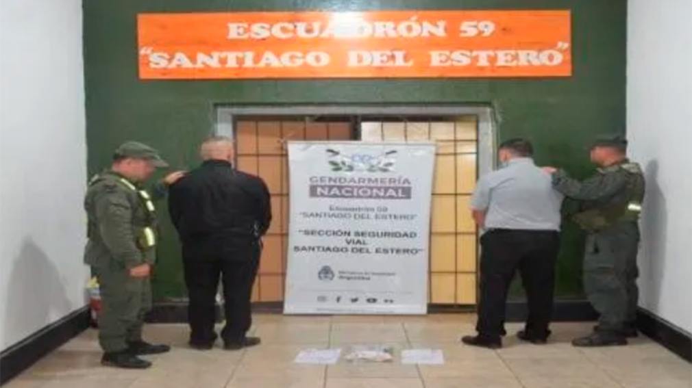 Interceptan en Santiago un ómnibus proveniente de Perú con una millonaria carga de cocaína