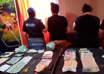 Secuestraron dólares, armas y drogas en operativo contra banda narco en Villa Atamisqui