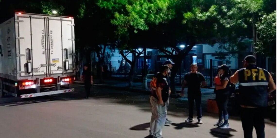 Golpe al narcotráfico: interceptan un camión con 100 kilos de cocaína oculta en cajones de bananas
