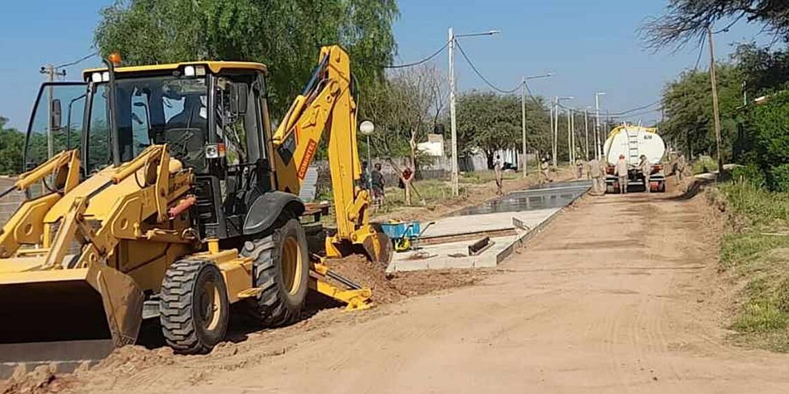 Continuan las obras de pavimentado de calles en Los Telares