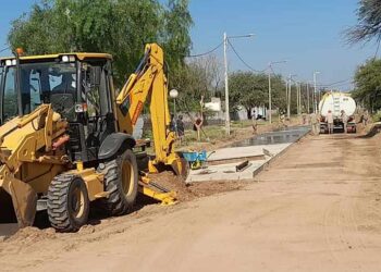 Continuan las obras de pavimentado de calles en Los Telares