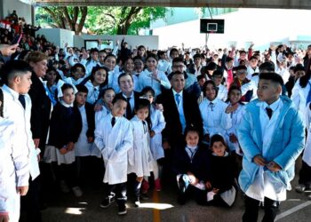 Zamora inauguró la ampliación y remodelación de la Escuela Nº 824 “Dr. José Benjamín Gorostiaga” y recordó al papa Francisco