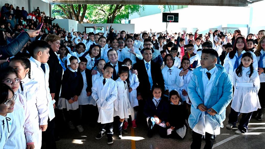 Zamora inauguró la ampliación y remodelación de la Escuela Nº 824 “Dr. José Benjamín Gorostiaga” y recordó al papa Francisco