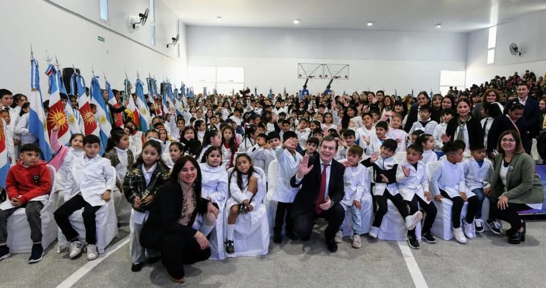 El gobernador dejo inauguradas importante Obras en Los Telares