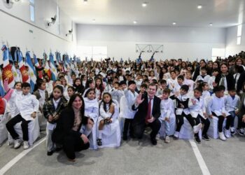 El gobernador dejo inauguradas importante Obras en Los Telares