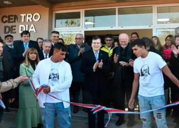 Zamora inauguró dos centros de ayuda a personas con problemas de adicciones en Capital y La Banda