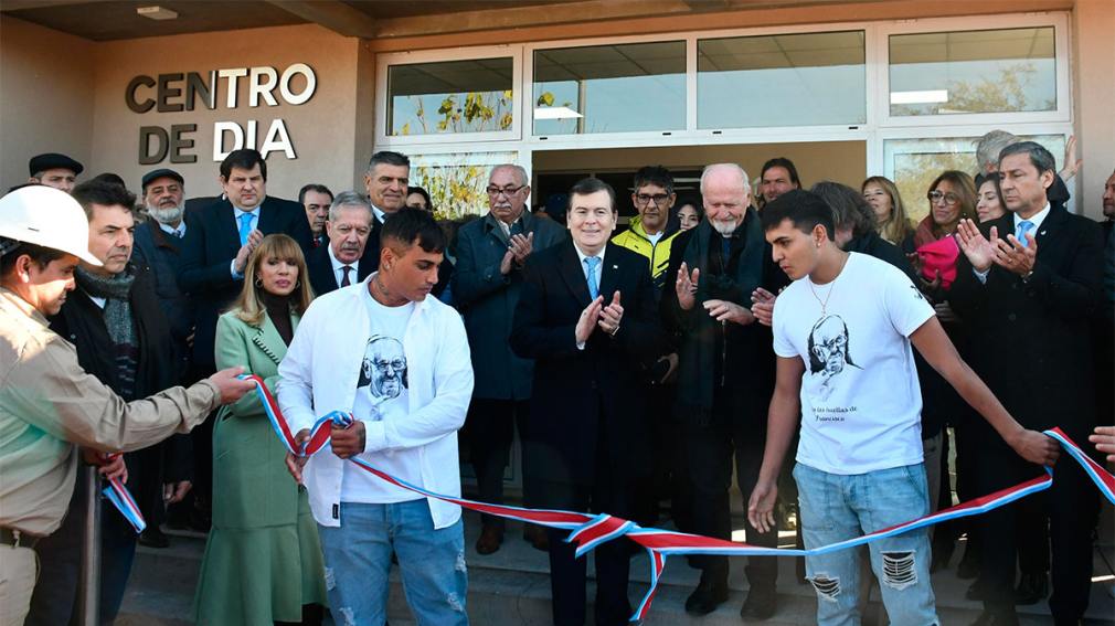 Zamora inauguró dos centros de ayuda a personas con problemas de adicciones en Capital y La Banda