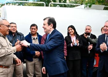 El gobernador Zamora entregó 15 camiones tanque a recursos hídricos