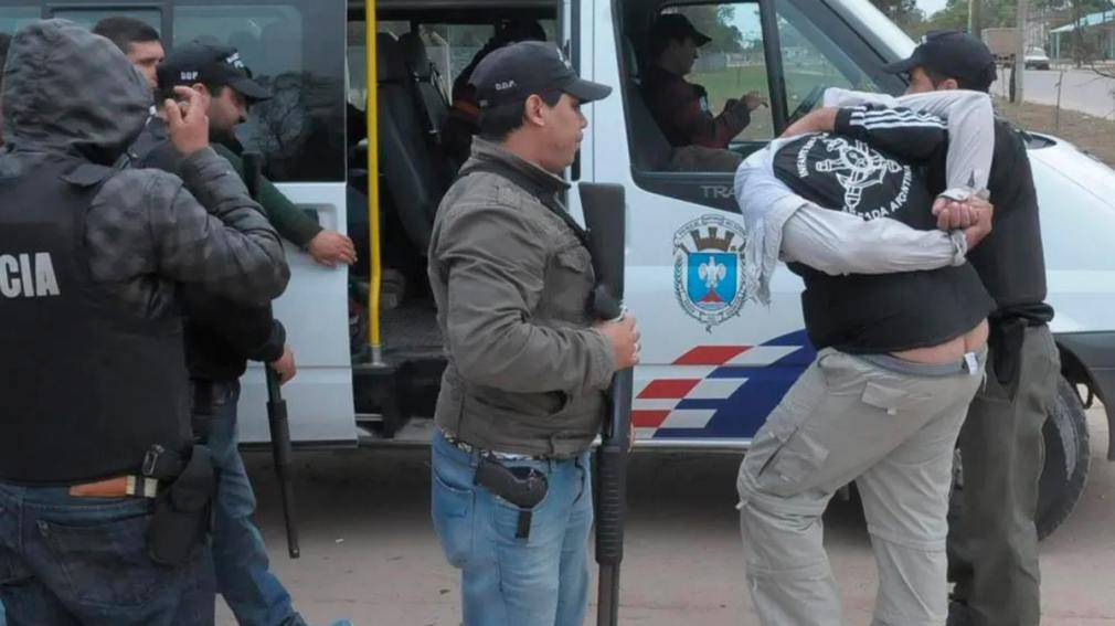 En un operativo policial detuvieron a una persona, señalado como uno de los principales traficantes de cocaína en Santiago del Estero,