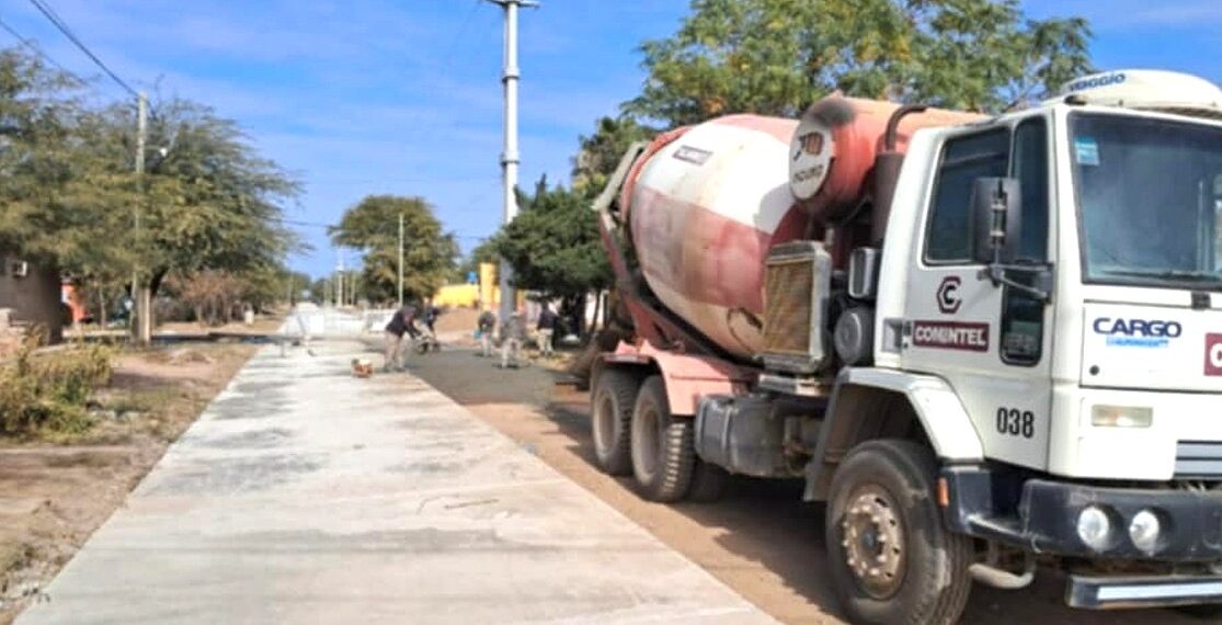 Avanza la pavimentación de calles en Los Telares