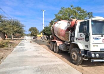 Avanza la pavimentación de calles en Los Telares