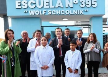 Zamora inauguró obras en la Escuela N°395, el nuevo edificio del Jardín Anexo y entregó viviendas sociales en el departamento Loreto
