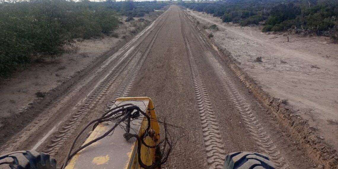 Municipio de Los Telares realiza mantenimiento de caminos en el interior enconjunto a la Zona vial N° 9