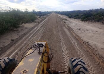 Municipio de Los Telares realiza mantenimiento de caminos en el interior enconjunto a la Zona vial N° 9