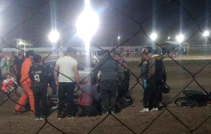 Tragedia en una carrera de motos en Colonia Dora: murió un piloto de 26 años