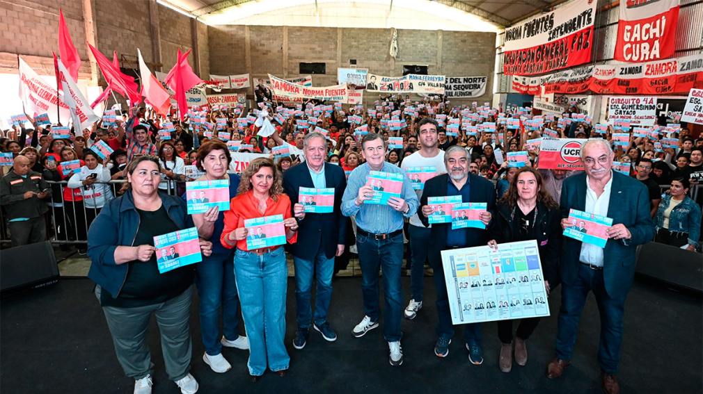 Zamora y Elías Suárez recibieron el respaldo de miles de dirigentes del Frente Cívico