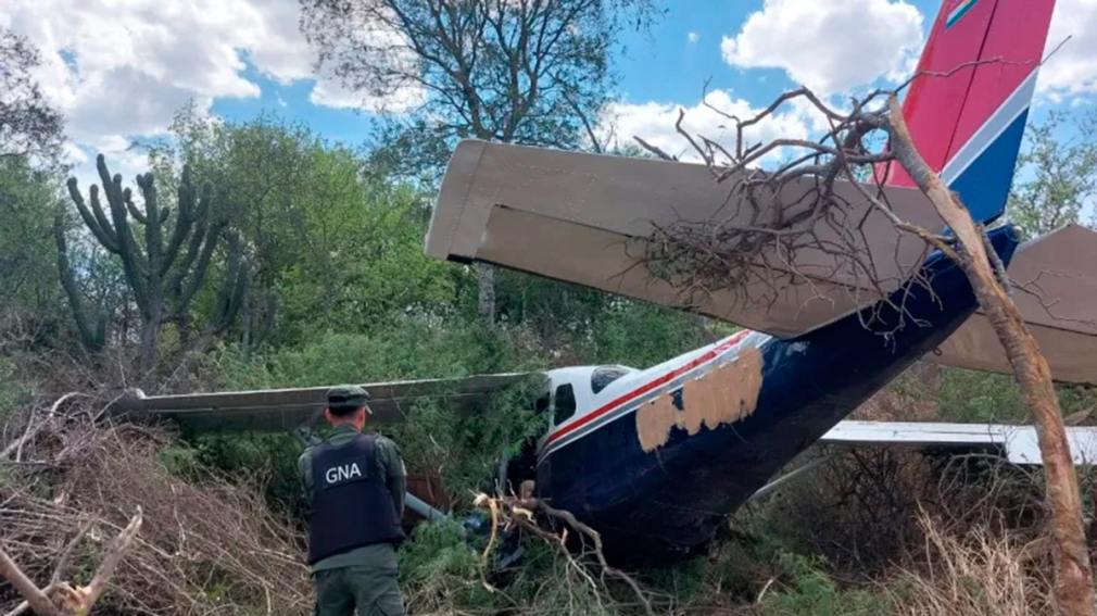 Cae una avioneta con 130 kilos de cocaína y narcos huyen hacia el norte provincial