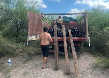 La Policía sorprendió a tres hombres sustrayendo rieles ferroviarios en Salavina