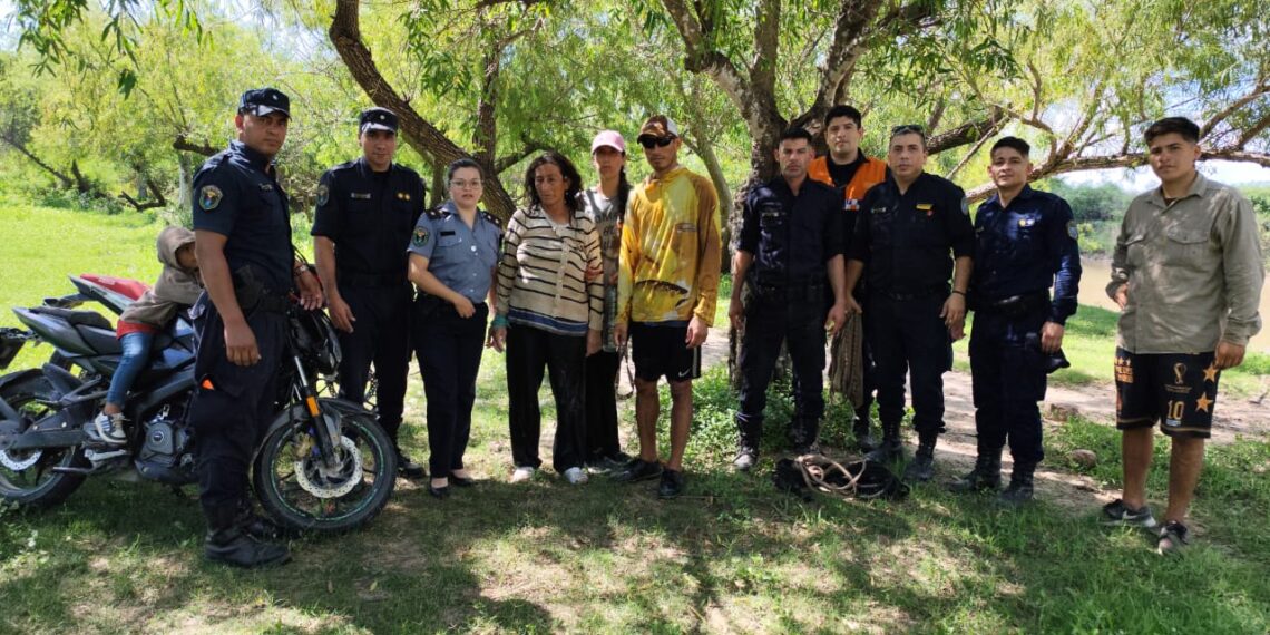 Personal policial rescató a una mujer del cauce del Río Saladillo del Rosario