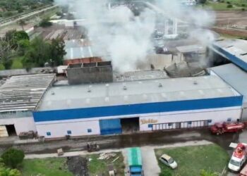 Incendio en la fábrica de chizitos en el Parque Industrial