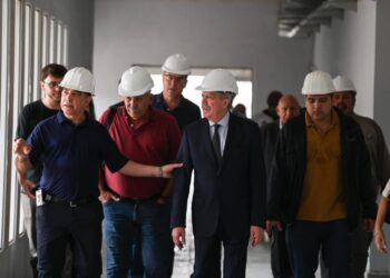 EL GOBERNADOR VISITÓ LA OBRA DE LA ESCUELA N° 646 DEL BARRIO VILLA RAQUEL DE LA BANDA