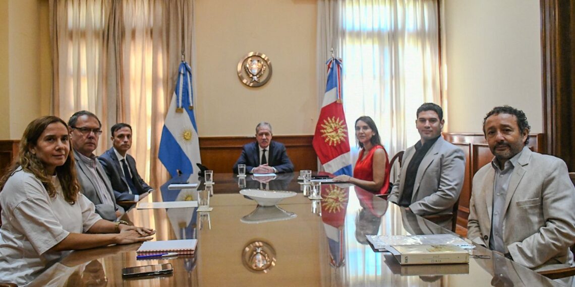 EL GOBERNADOR SE REUNIÓ CON AUTORIDADES DEL MINISTERIO DE EDUCACIÓN Y DEL CONSEJO DE EDUCACIÓN PARA ANALIZAR Y PROYECTAR ACCIONES EN MATERIA EDUCATIVA