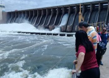 Alerta naranja por crecida del río Dulce: el embalse de Río Hondo recibe fuerte caudal de agua