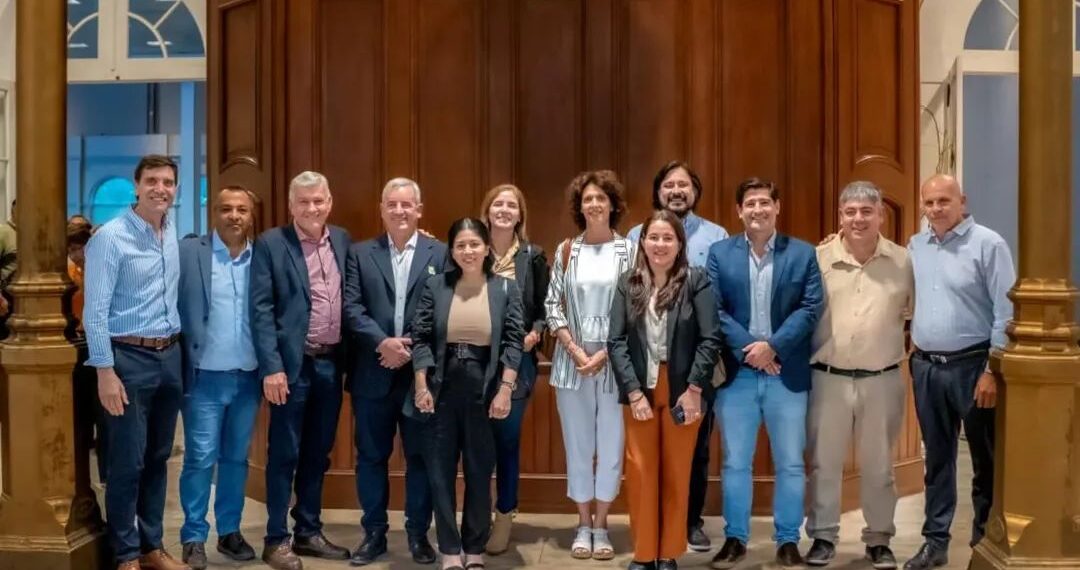 Intendentes y comisionados del interior acompañaron al gobernador en la “Jornada de Capacitación sobre Manejo e Interacción con el Consejo Virtual”