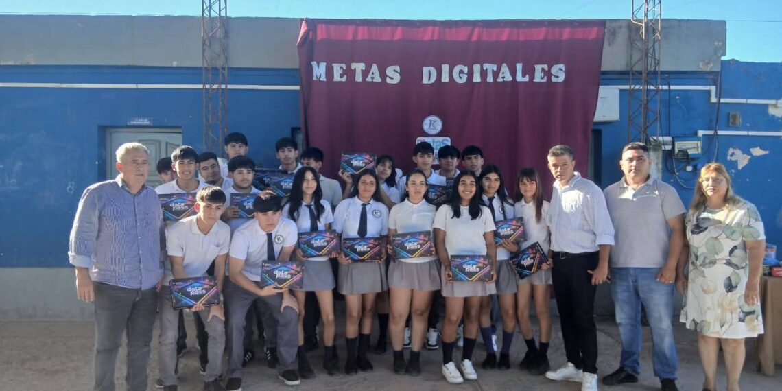 Villa Salavina: Entrega de Tablets del programa Metas Digitales