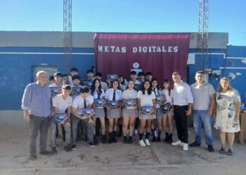 Villa Salavina: Entrega de Tablets del programa Metas Digitales