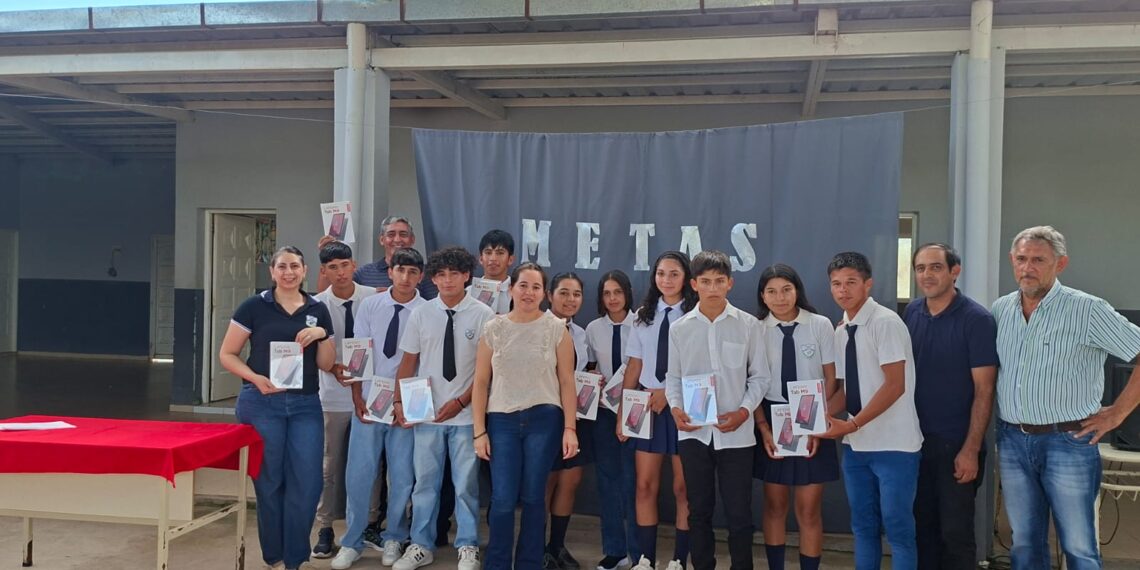 Programa Metas Digitales 2026: entrega de tablets en Pje Varas Cuchuna