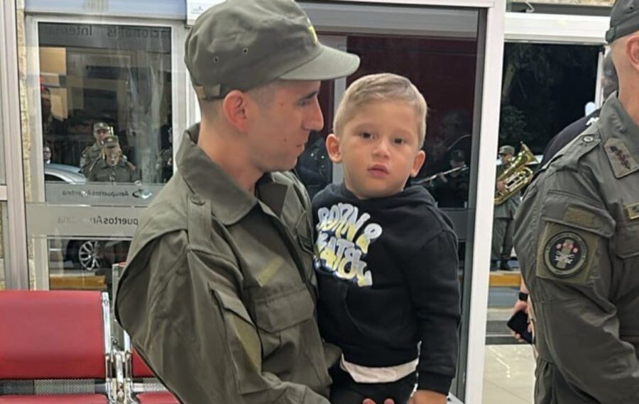 Nahuel Gallo llegó a la Argentina tras 448 días como rehén del régimen de Nicolás Maduro