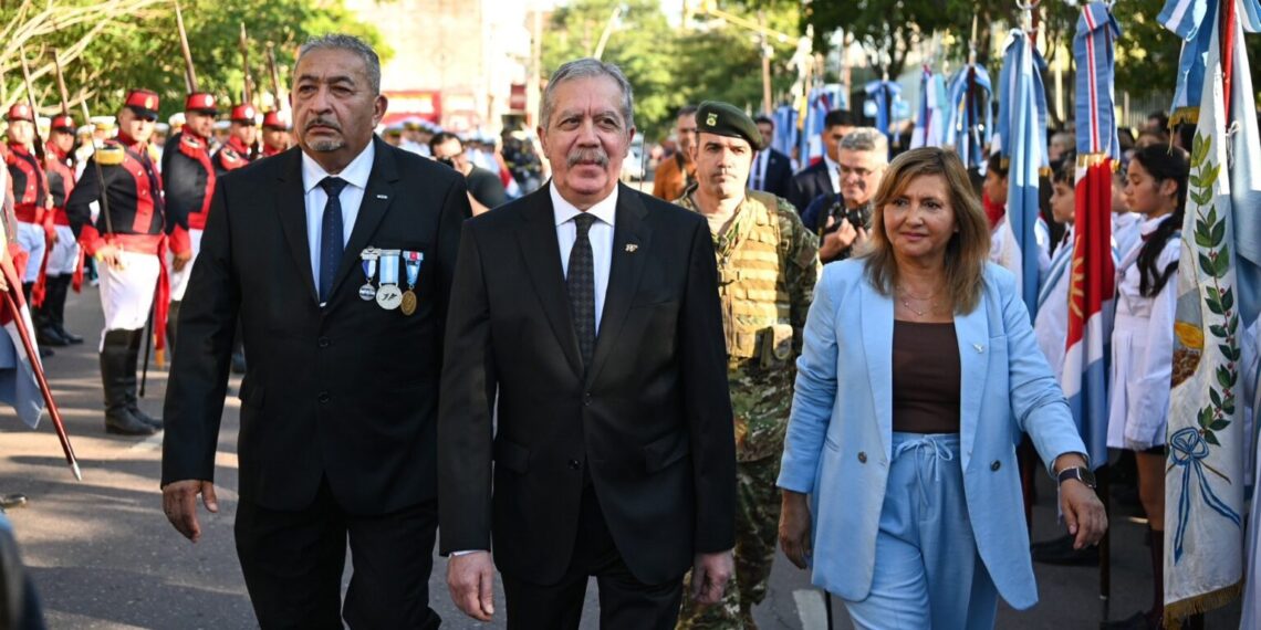 El gobernador Elías Suárez encabezó el acto central en el Día de Malvinas