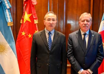 El gobernador Elías Suárez recibió al embajador de China en Casa de Gobierno